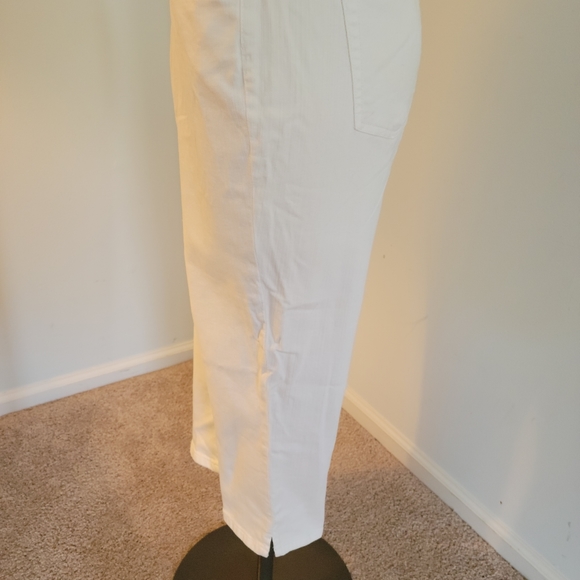 Chico's size 2.5 White denim crop pants - Picture 4 of 6